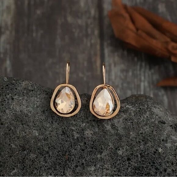 🌻 Betsey Johnson sparkling rhinestone dangle earrings stunning 🌻 - Picture 6 of 6